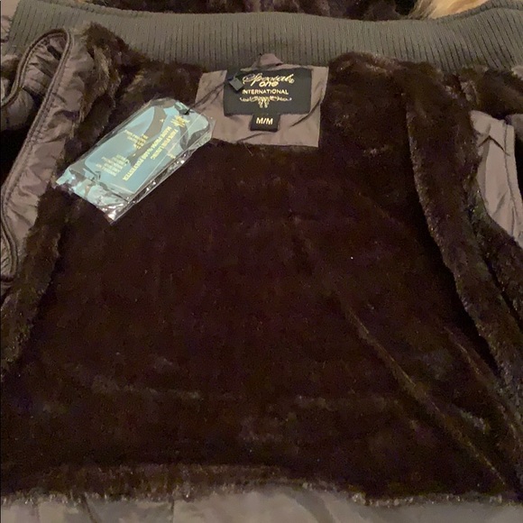 NWT Special One fur trimmed vest - Picture 4 of 6